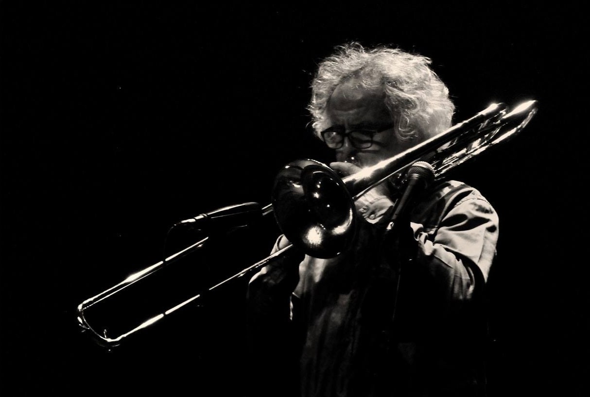 photo de Phillipe MESLET jouant du trombonne